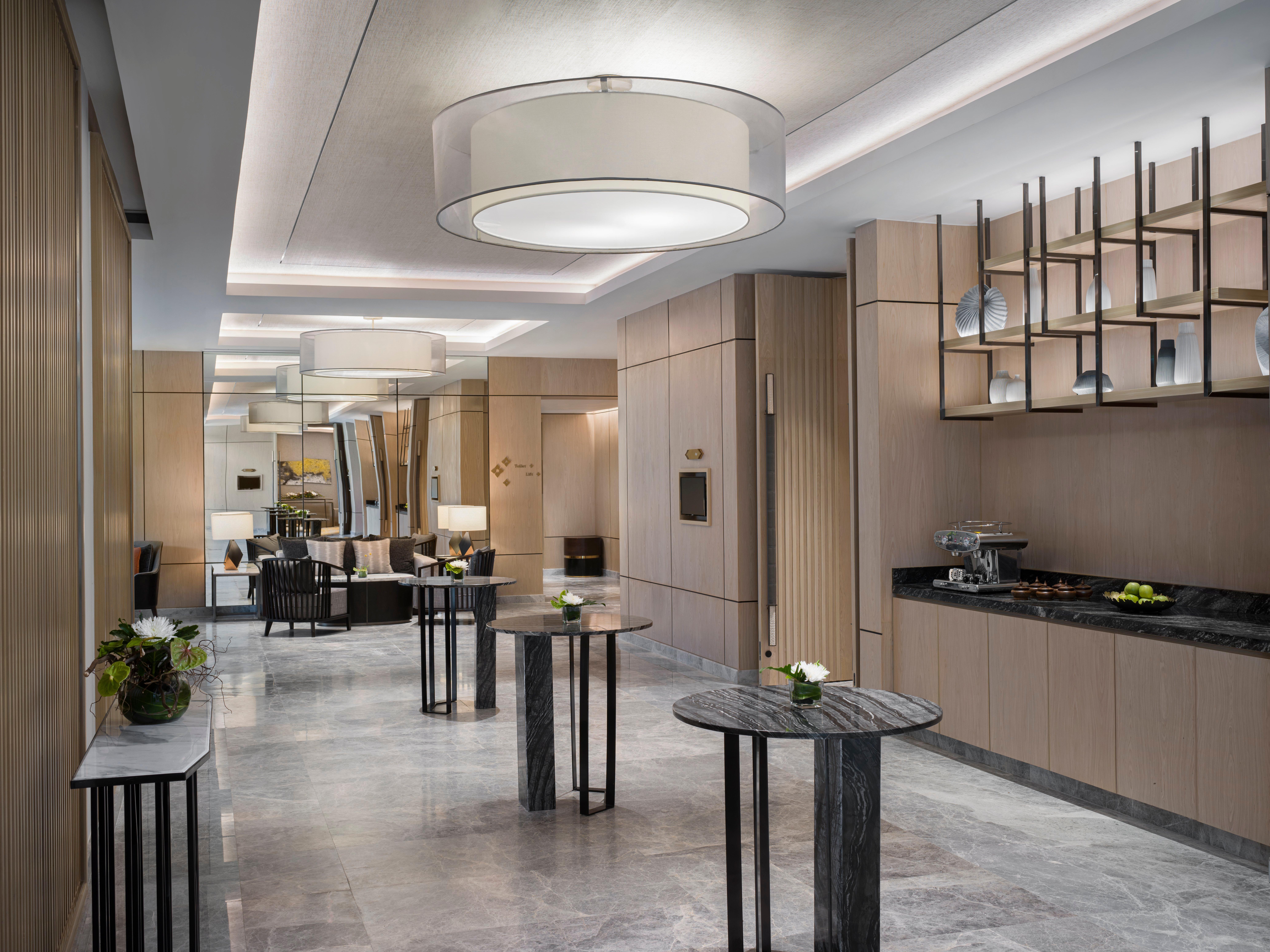 Intercontinental Phuket Resort By Ihg Kamala Beach Esterno foto The Club at London Heathrow Airport
