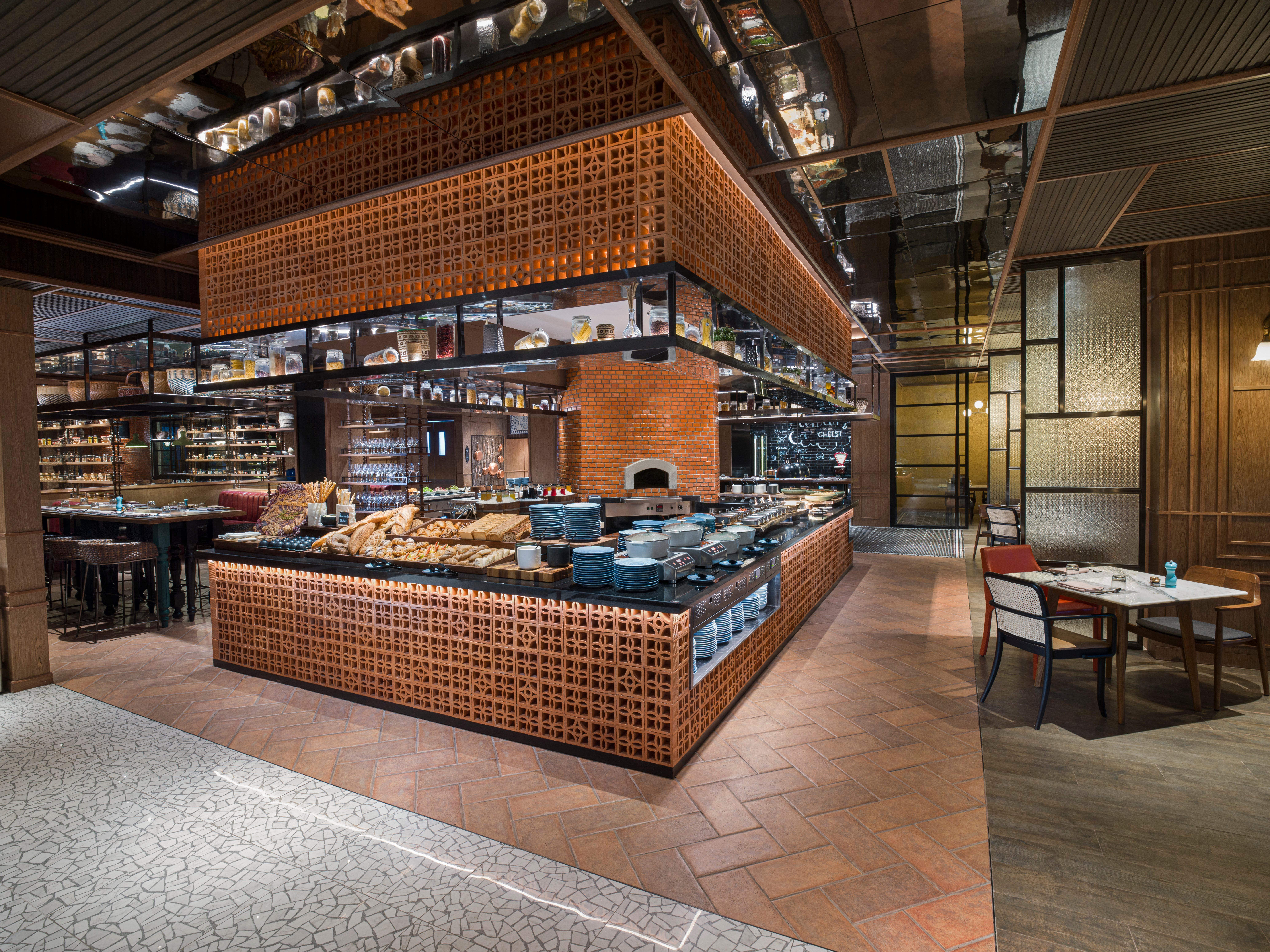 Intercontinental Phuket Resort By Ihg Kamala Beach Esterno foto The Deli